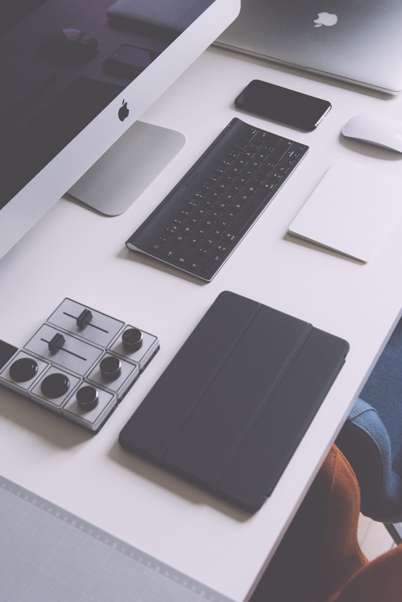 Choosing a free email marketing provider: desk with devices and tools