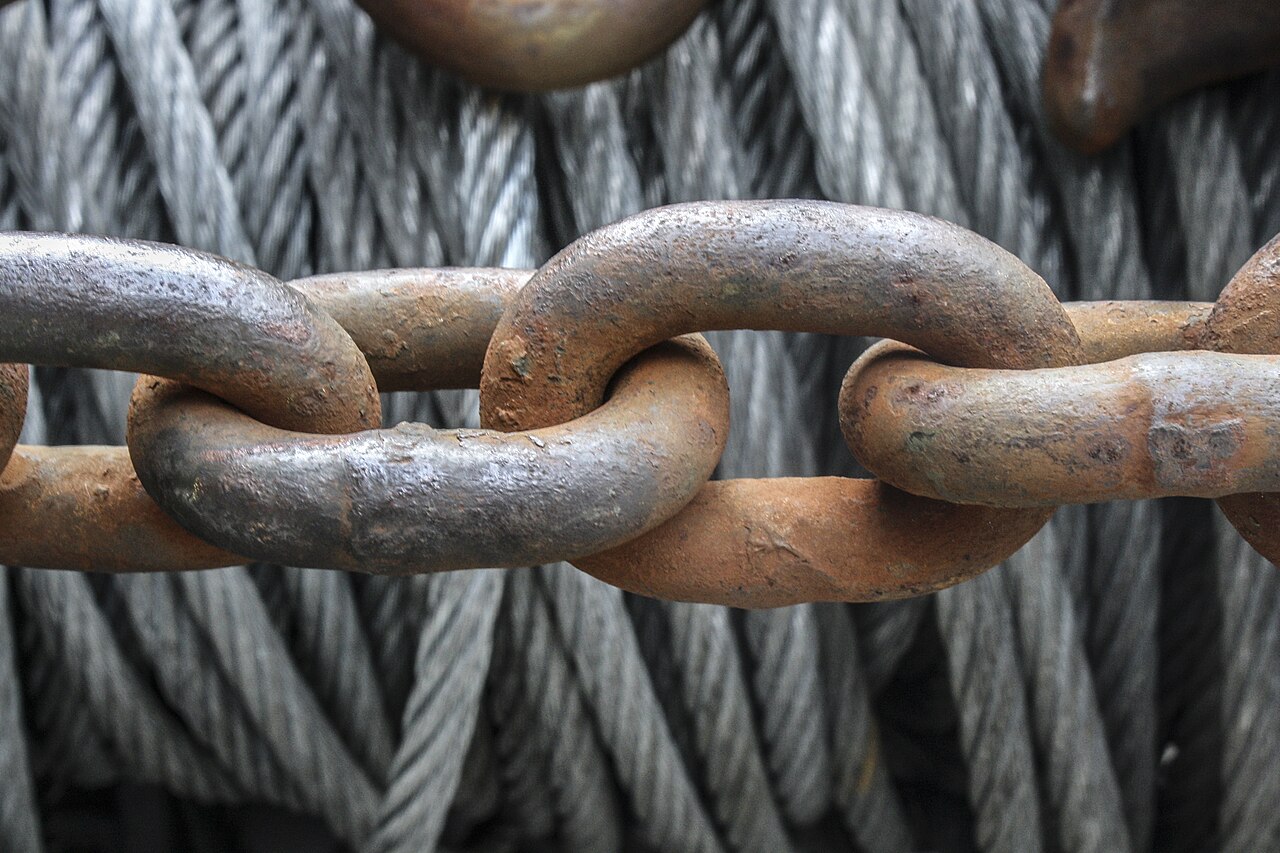 A close-up of a metal chain, representing backlinks connecting websites
